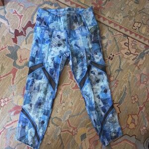 NWOT Lululemon Blue Abstract Patterned Leggings